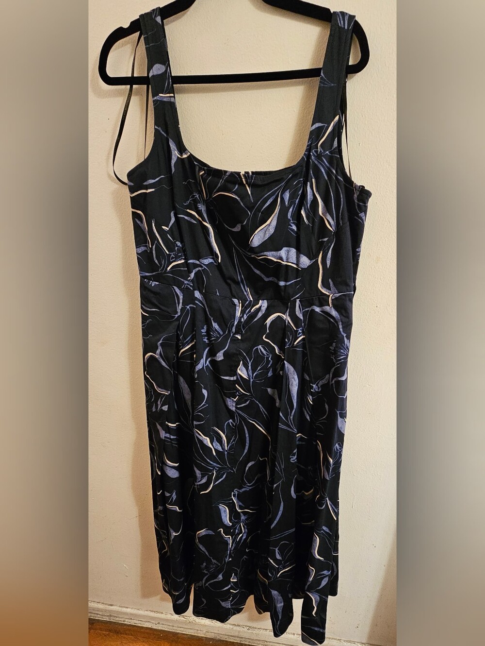 Donna Karan Dark Navy Floral-Print Midi Dress with Pale Lilac Accents w/Belt.